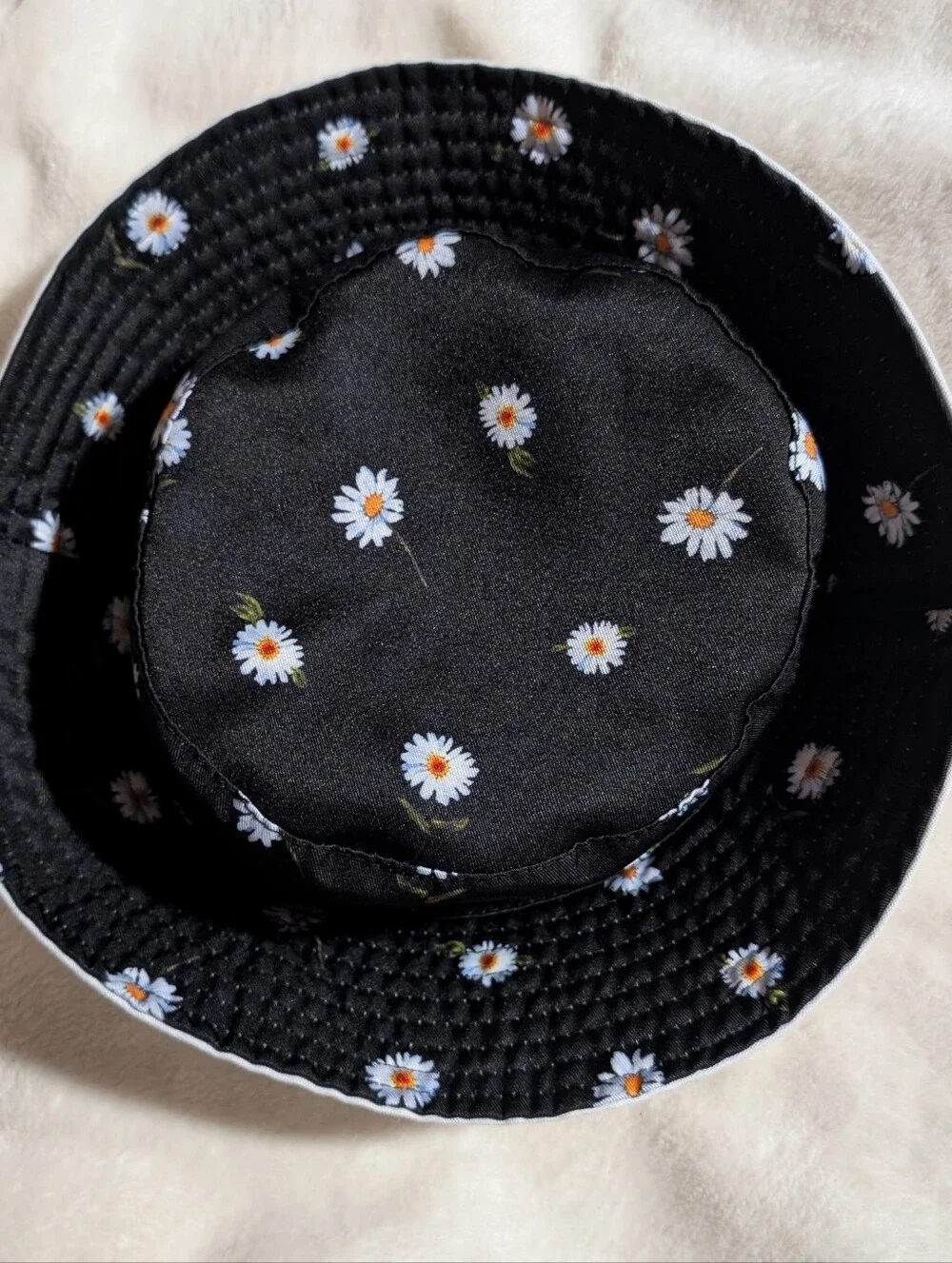 Alice+Olivia Reversible Daisy Floral White & Black Bucket Hat Kids/Pre-Teen